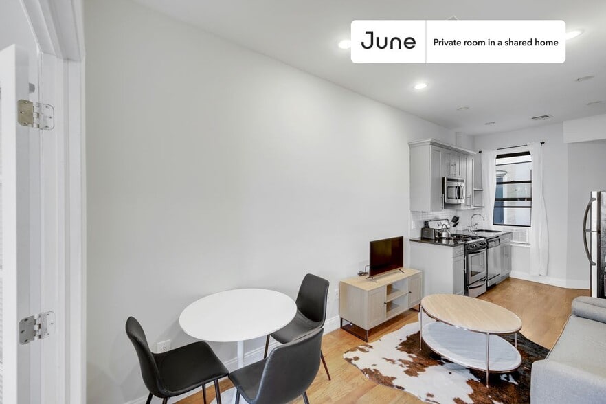 Building Photo - Room in Shared 4 bed/1 bath home