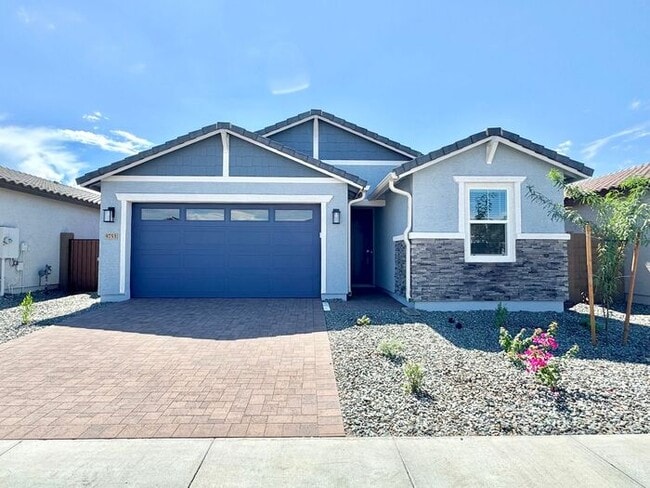 Primary Photo - MOVE IN SPECILAS!! HALF MONTH RENT FREE!! ...