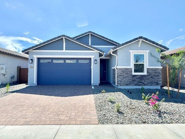 Primary Photo - New 5-Bedroom Home in Phoenix with Upgrade...