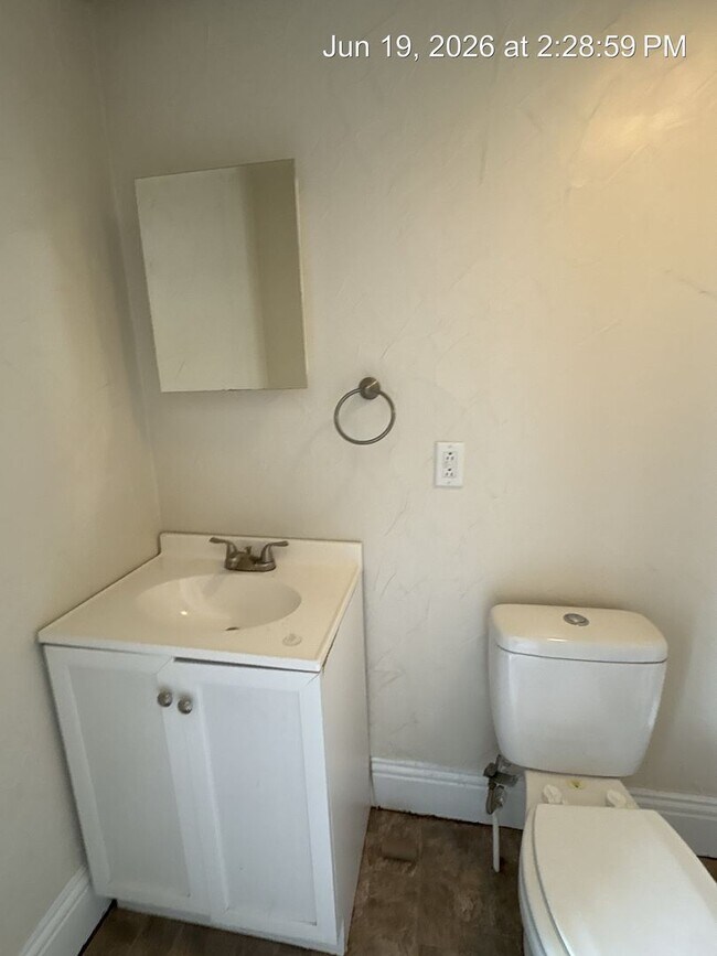 Building Photo - 142 Lorentz St