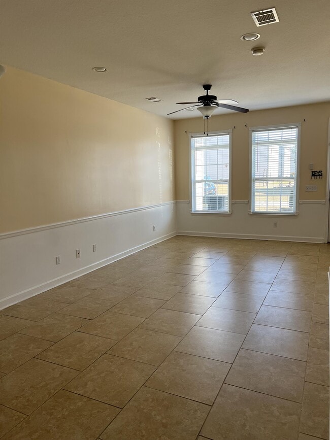 Building Photo - 819 Terrell Dr