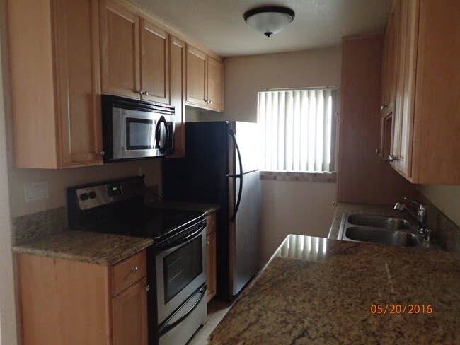Building Photo - 2-Bed/1-Bath Condo w/Pool