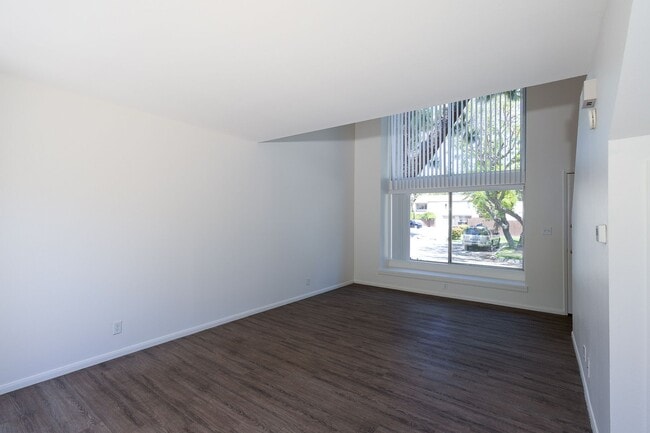 Building Photo - Ventura | Todd Ranch Townhome | 3 Bedroom + 2 Bathroom