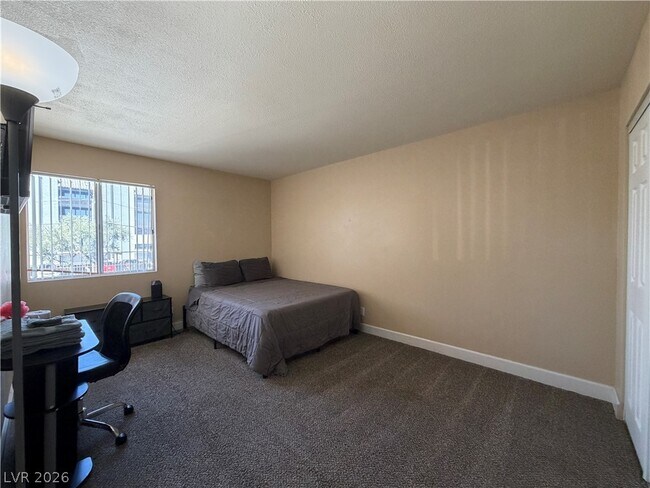 Building Photo - 570 Willow Green Dr