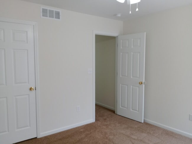 Building Photo - 702 Upland Creek Rd