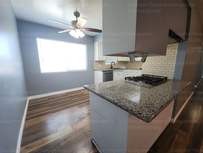 Building Photo - 3 Bedroom 2 Bath house