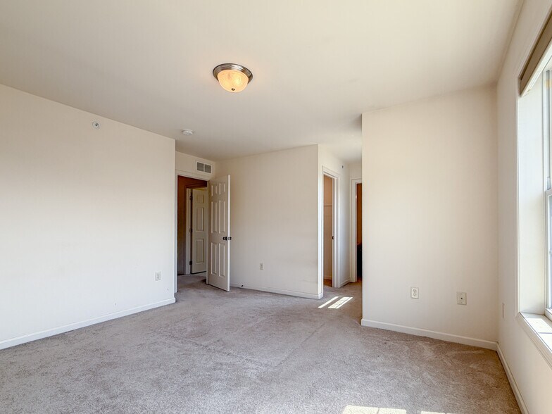 Building Photo - 271 Wildflower Dr