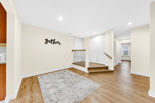 Building Photo - 1257 N Streamwood Ln