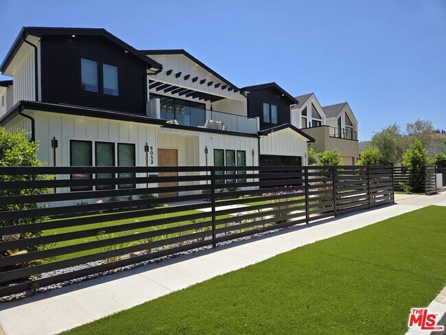 Building Photo - 5012 Enfield Ave
