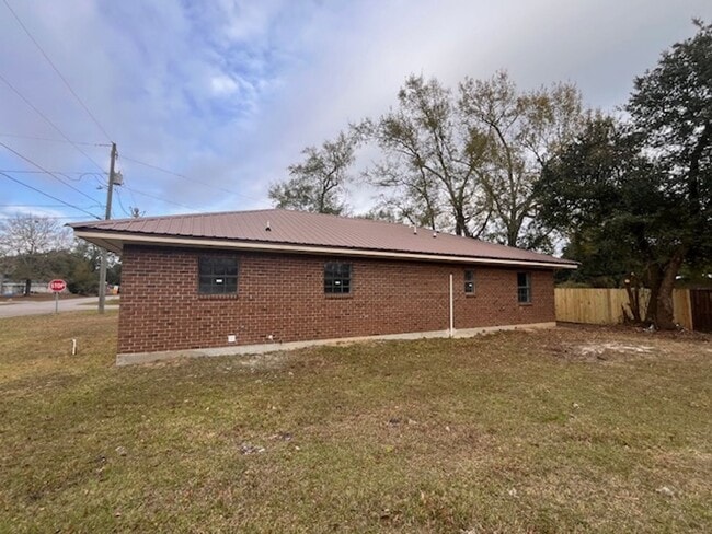 Building Photo - 511 Morris St