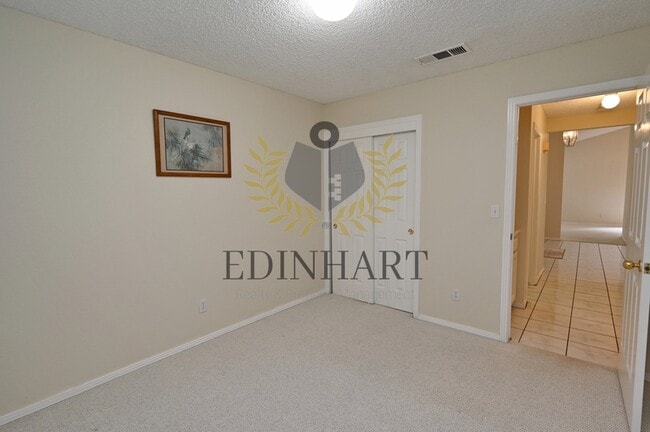 Building Photo - 6447 N Vagedes Ave