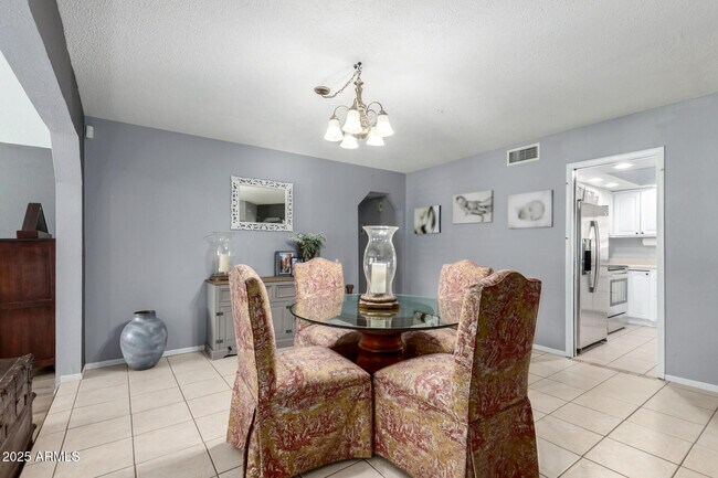 Building Photo - 2739 S Emerson Cir