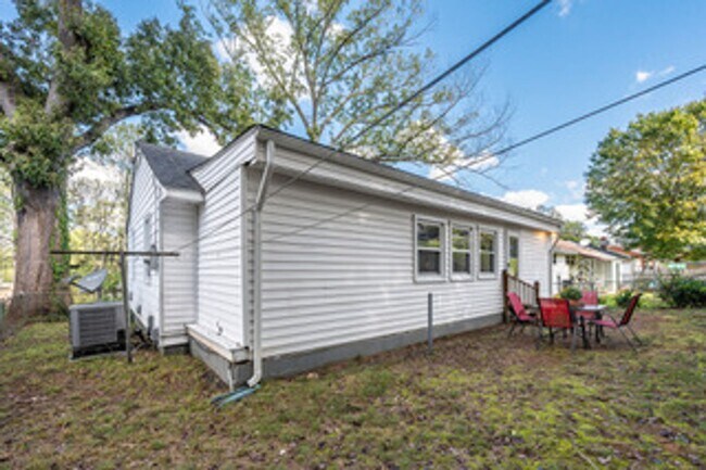 Building Photo - 3 Bedroom Home in Lynchburg