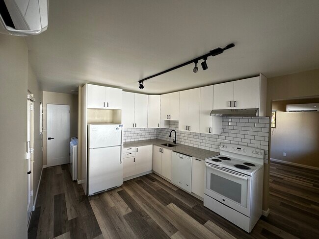 Primary Photo - 3272 SE Salmon St