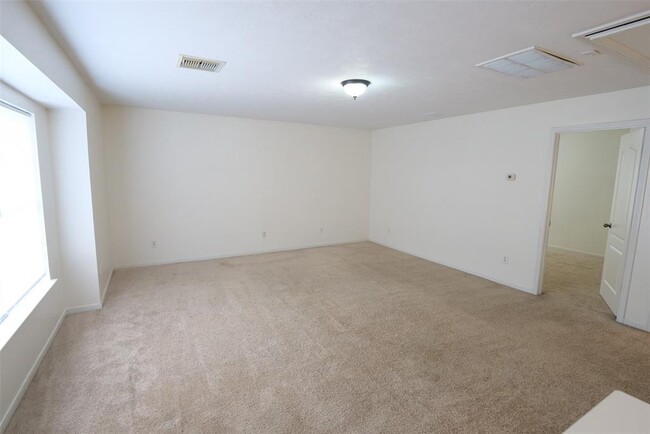 Building Photo - 3030 Sunchase Ct