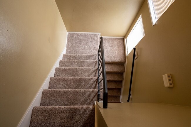 Building Photo - Spacious Backyard, 2 Car Garage, Close to NW Expressway!