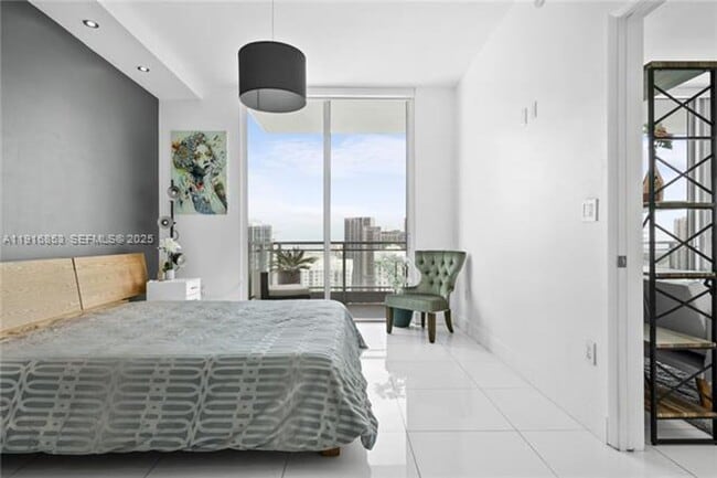 Building Photo - 92 SW 3rd St