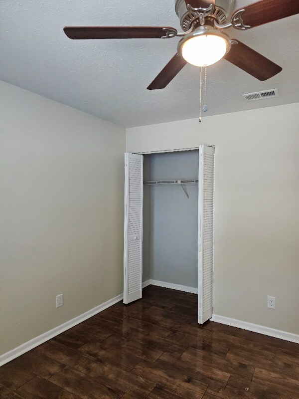 Building Photo - 3950 SE 17th Ct