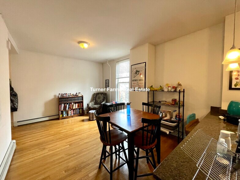 Building Photo - 38 Newton St