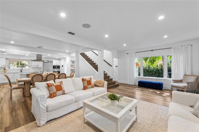 Building Photo - 5236 Pine Tree Dr