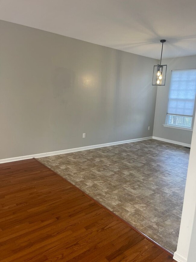 Building Photo - 3 bedroom 2 1/2 bath Townhouse in Bayberry