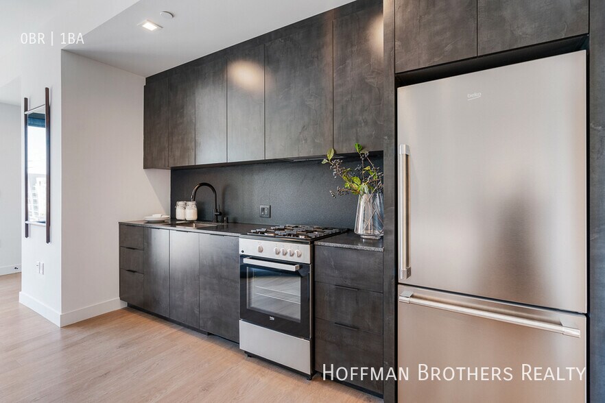 Building Photo - 10700 Tabor St