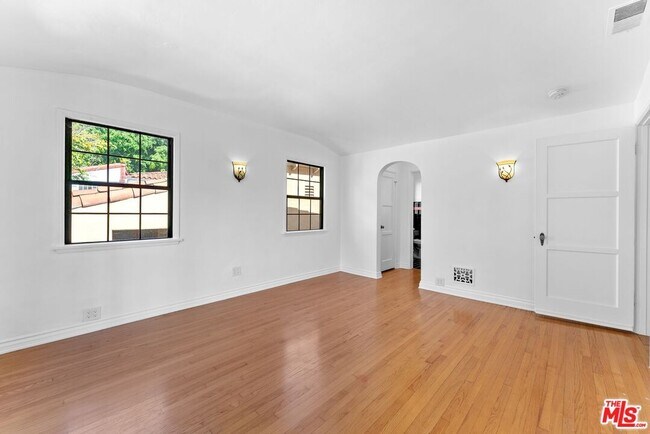 Building Photo - 1328 Sierra Alta Way