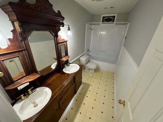 Building Photo - FOR LEASE - 4 Bed, 4 Bath, 5000sqft, 1.5 a...