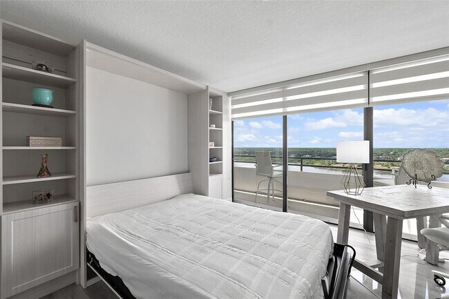 Building Photo - 1601 N Central Ave