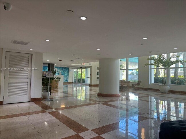 Building Photo - 10350 W Bay Harbor Dr