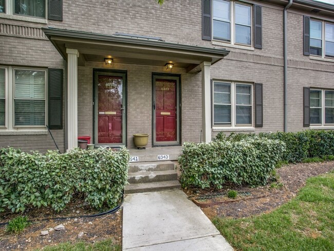 Building Photo - BELOVED BORDEAUX VILLAGE CONDO!