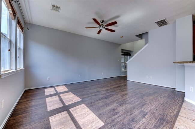 Building Photo - 47 Wickerdale Pl