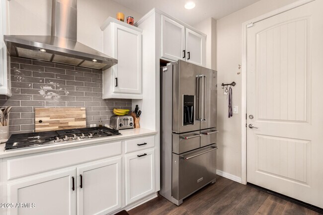 Building Photo - 5418 S Vincent