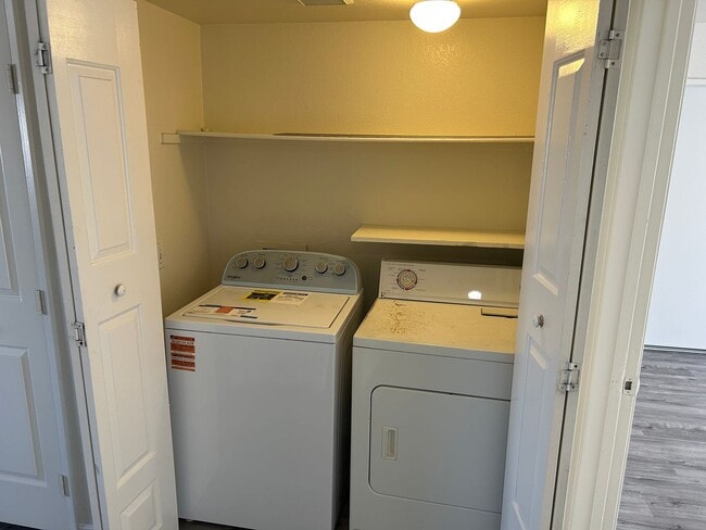 Building Photo - 2 Bed / 2 Bath Condo for Rent