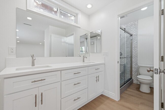 Building Photo - Beautifully Updated Huntington Beach 3 Bedroom / 2 Bathroom Home