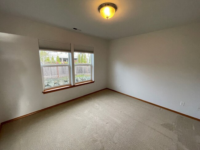 Building Photo - Amazing 3 Bedroom Condo with Garage and Vi...