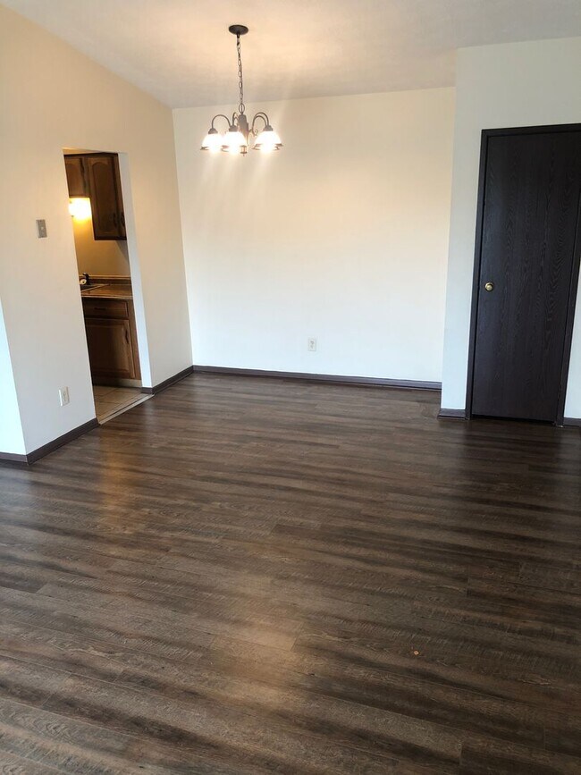 Building Photo - Updated 2 Bedroom Units with w/d hookup in...