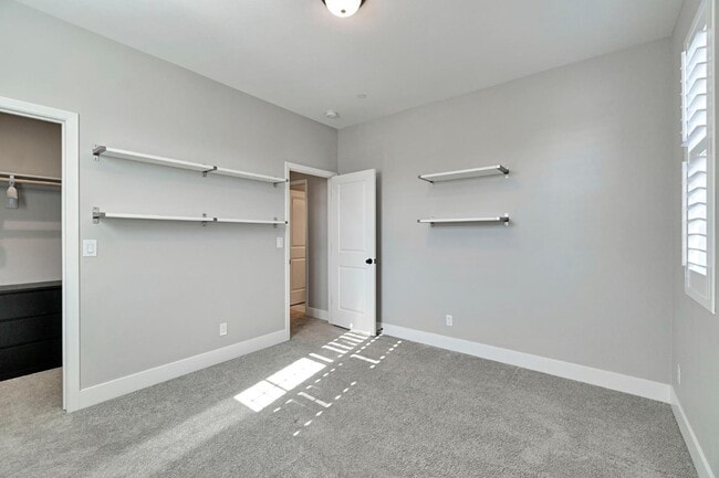 Building Photo - 4415 Horizon Dr