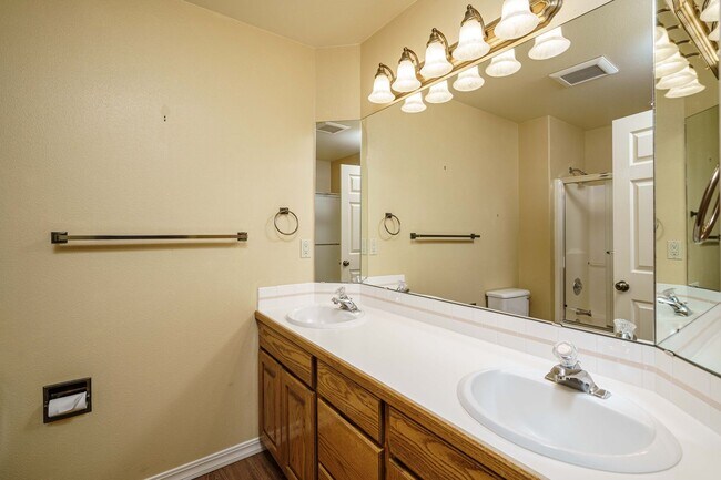 Building Photo - Beautifully Landscaped 1/4 acre with Well ...
