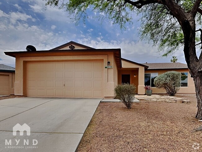 Building Photo - 8848 E Fairway Groves Dr