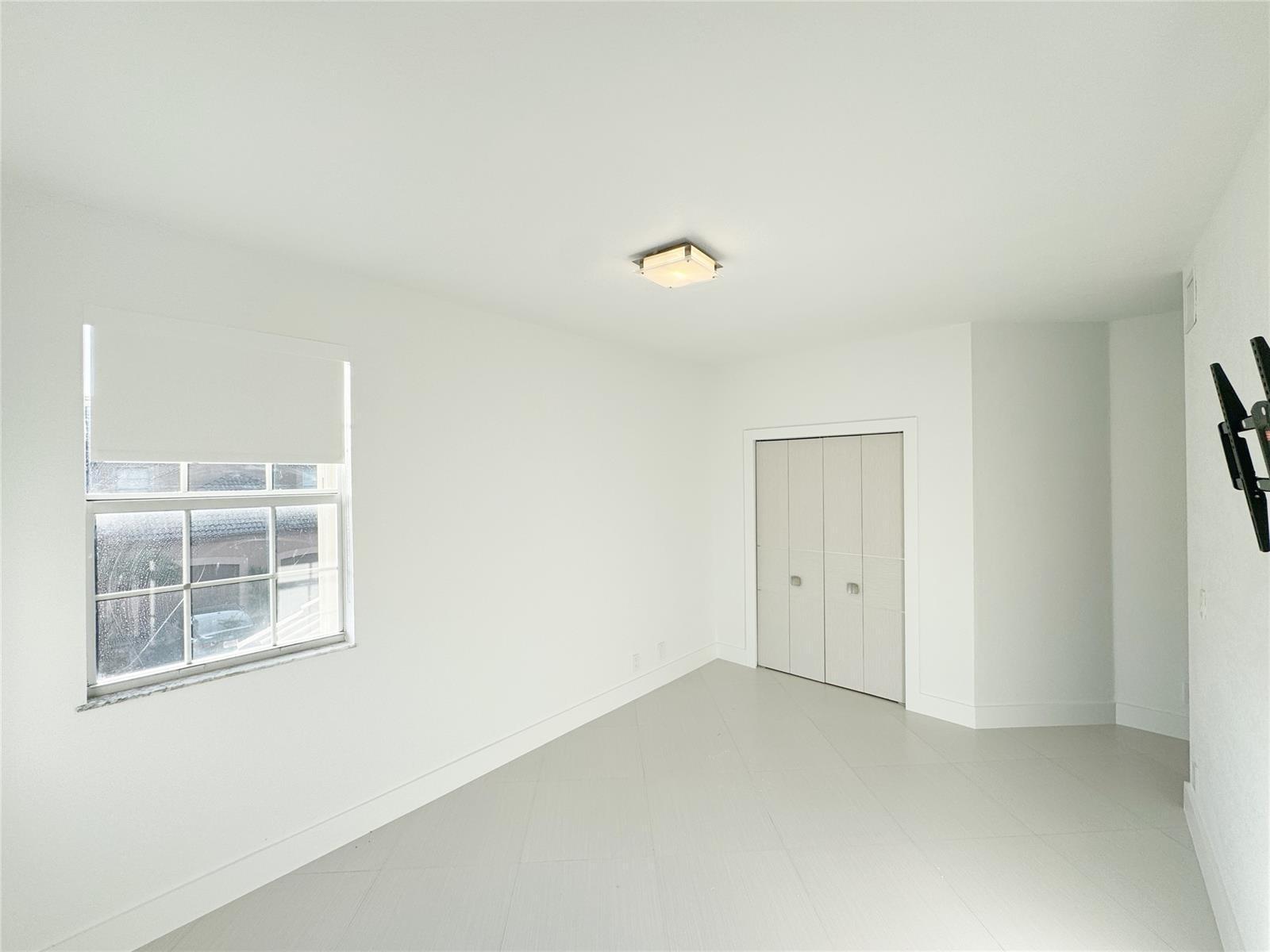 Building Photo - 1549 Barcelona Way
