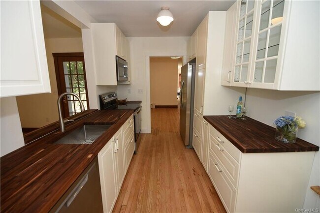 Building Photo - 5 Brevoort Rd