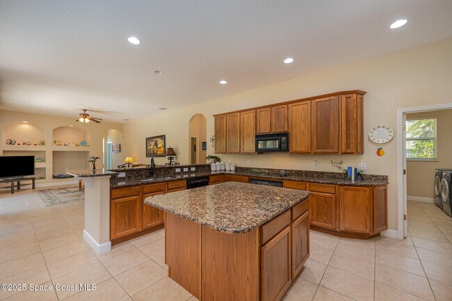 Building Photo - 477 Pirate's Moon Ct
