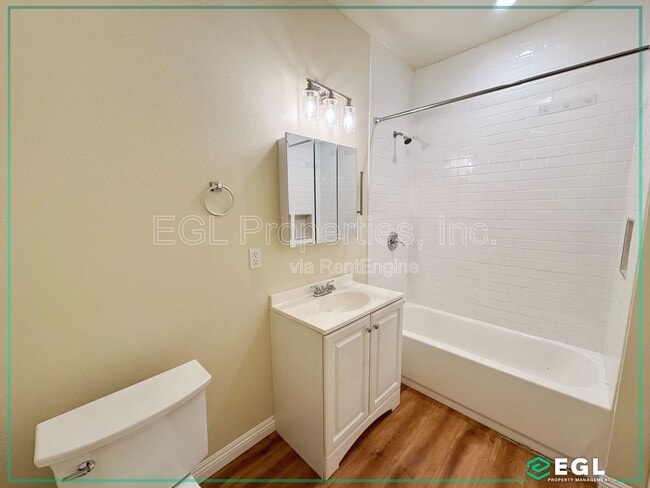 Building Photo - 4501 1/2 S Gramercy Pl