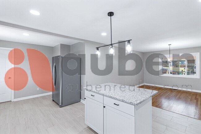 Building Photo - 4430 Lilac Ln