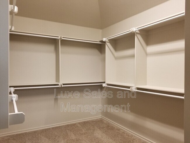Building Photo - 1433 Kelley Pointe Pkwy