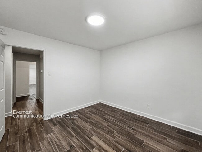 Building Photo - Beautiful 4-Bedroom Home with Modern Amenities / Pet-Friendly / Available Now!