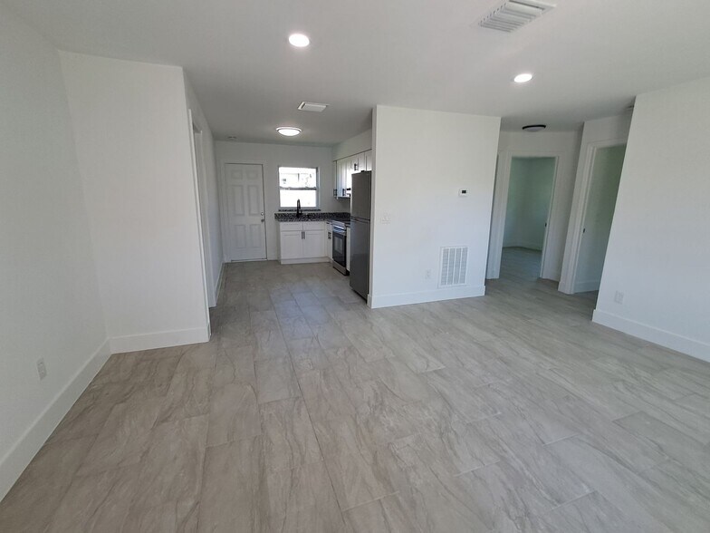 Building Photo - 1042-1056 Old Bridge Road