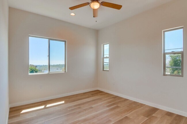 Building Photo - 2218-20 Langmuir St