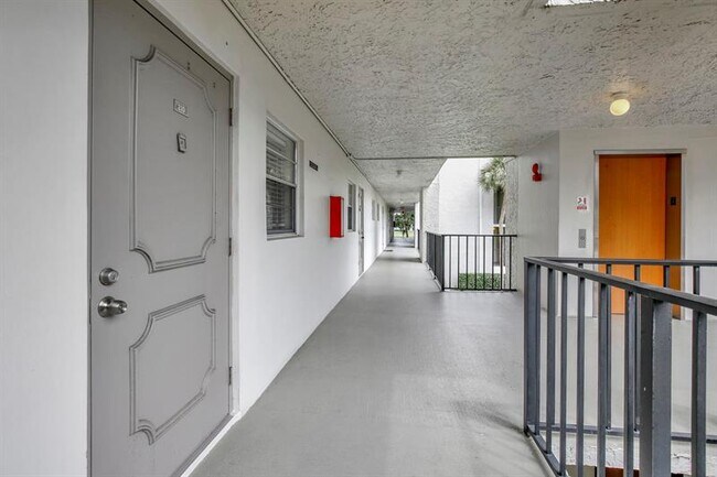 Building Photo - 9311 Orange Grove Dr